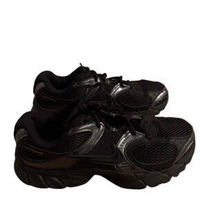 Nike V5 RNR Black Athletic Sneakers